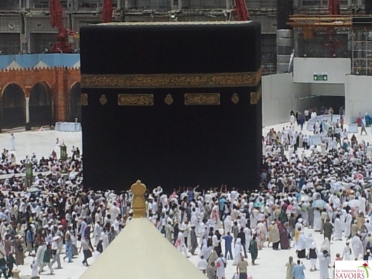 ALors quel temps fait-il par chez vous aujourd'hui ? 
En ce moment à la Mecque : Temps clair, 42°C.
Et ce n'est pas la chaleur qui va éloigner les pèlerins de la Maison sacrée. MachaAllah. :)